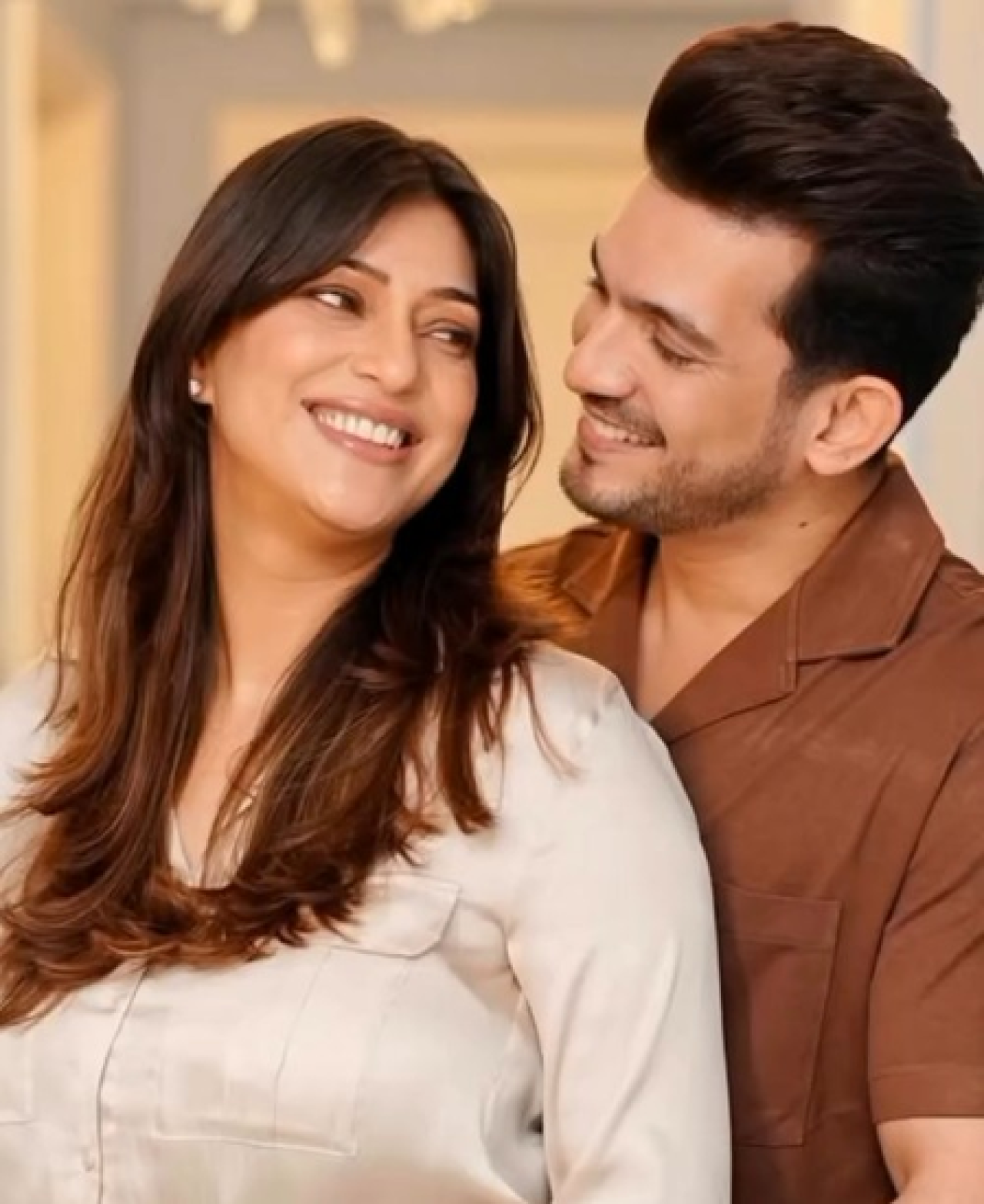 নেহা স্বামী বিজলানির বিতর্কিত টি-শার্ট নিয়ে অর্জুন বিজলানির ক্ষমা প্রার্থনা