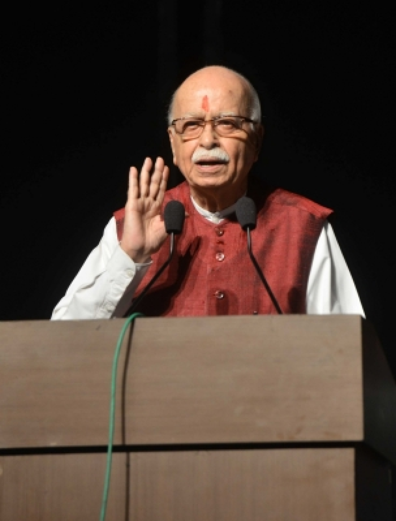 বিজেপির প্রবীণ নেতা লাল কৃষ্ণ আডভানীকে অ্যাপোলো হাসপাতালে ভর্তি করা হয়েছে