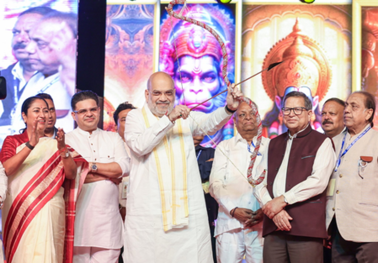 মন্ত্রী রেখা গুপ্তা মিন্টো রোডের কালী মন্দিরে পূজা করলেন, বললেন- বাংলার দুর্গা পূজা আমাদের সংস্কৃতির অনন্য উৎসব