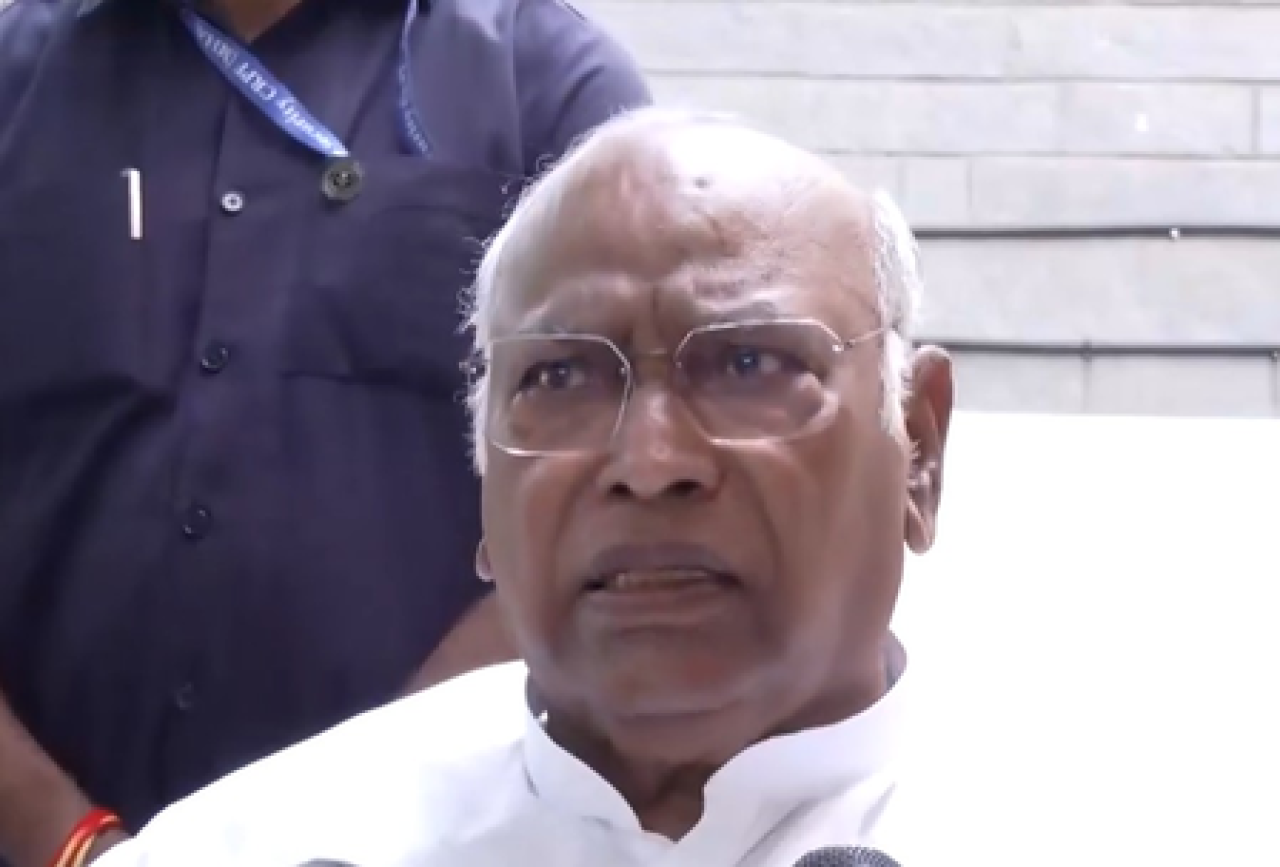 মল্লিকার্জুন খড়গের সরকারকে তীব্র আক্রমণ, বললেন- ‘দেশে অঘোষিত জরুরি অবস্থার মতো পরিস্থিতি’