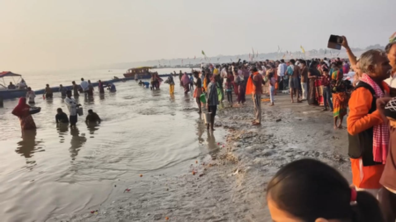 শারদ পূর্ণিমায় প্রয়াগরাজে ভক্তদের সমাগম, তীর্থ পুরোহিতের বর্ণনা